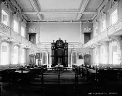 Salon rouge de l'Assemblée législative du Québec.