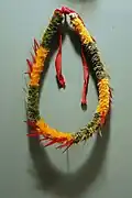 Lei Hulu ( lei de plumes), îles hawaïennes, 19e siècle, ʻ i ʻ iwi, ʻ ō ʻ ō, et ʻ ō ʻ ū plumes, Honolulu Museum of Art