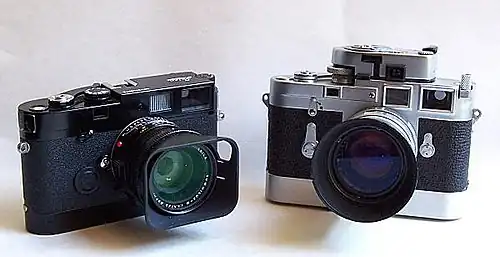 L'évolution du design de la marque, MP de 2003 et M3 de 1954.