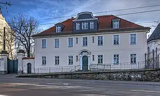 Presbytère entre mairie et église