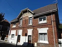 Des habitations groupées par deux.