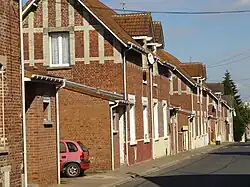 Des habitations groupées par deux.