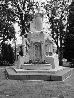 Le monument aux morts.