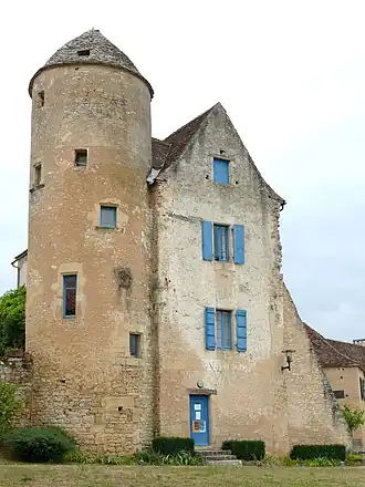 L'ancien doyenné et sa tour.