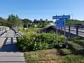 Pont piétonnier enjambant la rivière des Escoumins, connexe au pont de la route 138, au village des Escoumins sur la Côte-Nord, le 21 juillet 2018.