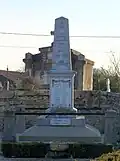 Le monument aux morts le long de l'enceinte du cimetière (fév.&nbsp;2010)