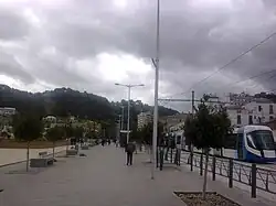 Rue de Les Fusillés et le Tramway d'Alger.
