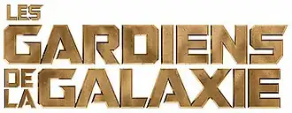 les mots "LES GARDIENS DE LA GALAXIE", avec LES sur une ligne, en dessous GARDIENS aligné à gauche, en dessous DE LA l'un sur l'autre avec GALAXIE juste à côté, avec GARDIENS et GALAXIE en plus gros, le tout en capitales jaune doré, sur fond noir