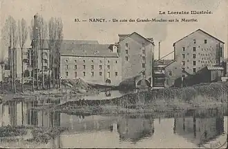 Les Grands Moulins de Nancy depuis la Meurthe, carte postale conservée à la bibliothèque municipale de Nancy