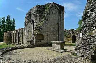 Autel entre les absidioles (2).