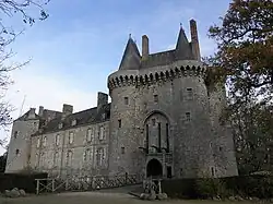 Le château de Montmuran.