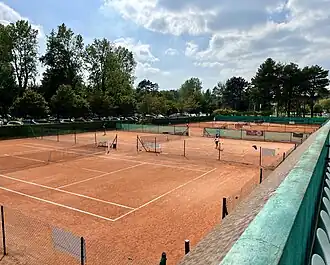 Les courts, côté sud.