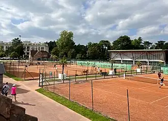 Les courts, côté nord.