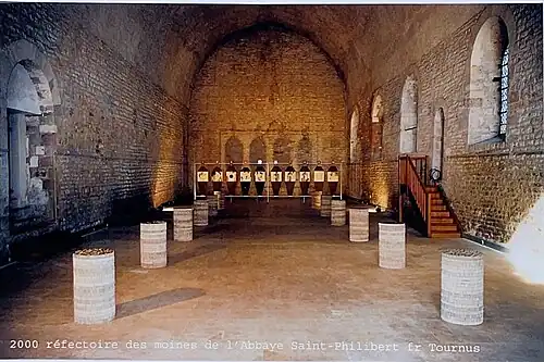 Les impa-cibles, Tournus, réfectoire des moines de l’abbaye Saint Philibert, 2000.