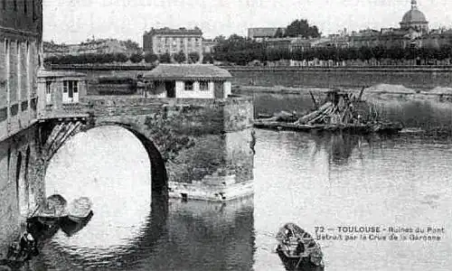 Les restes du Pont couvert en 1900 (après les crues du XIXe&nbsp;siècle", désormais encore visibles depuis le Pont Neuf).