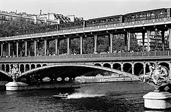 Description de l'image Les six heures motonautiques de Paris en 1972 sous le pont de Bir-hakeim 110124-0033EC.jpg.
