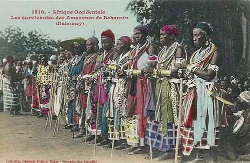 Les survivantes des Agodjé de Béhanzin au début du XXe&nbsp;siècle.
