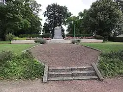 Le monument aux morts.