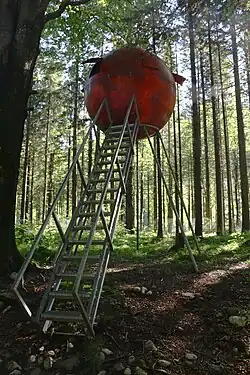 « Scandale au paradis » sur le sentier des sculptures de Leube dans la commune de Grödig à Salzbourg, 2015