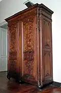 Garde-robe liégeoise style Louis XV (XVIIIe&nbsp;siècle).