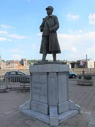 Monument Lieutenant général Bertrand place Théodore Gobert.