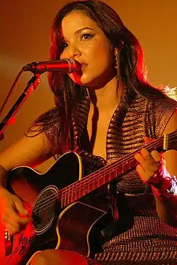 Description de l'image Liah launching her album Livre.jpg.