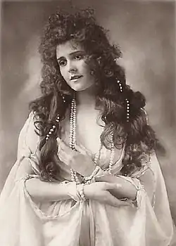 Liane Haid, portrait par Rudolf Koppitz, 1930