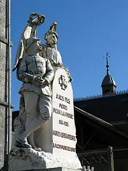 Le monument aux morts.
