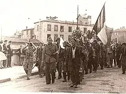 Photographie de la libération de Thiers en 1944 sur la place.
