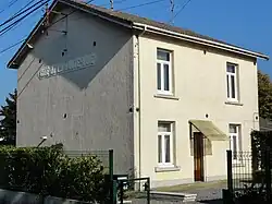 Habitations groupées par deux à l'entrée de la cité de la Haute-Voie.