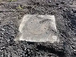 La tête de puits matérialisée.