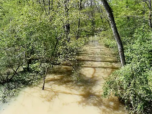 La Lidoire en crue en aval de la RD 708 en limite de Saint-Méard-de-Gurçon (à gauche) et Saint-Rémy.