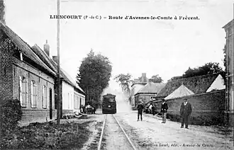 Le train sur la route.