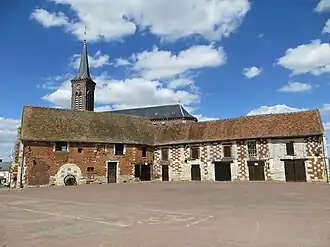 Le logis seigneurial.