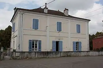 L'ancien bâtiment voyageurs de la gare de Maubourguet.