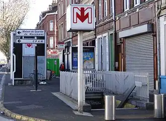 Une des entrées de la station.