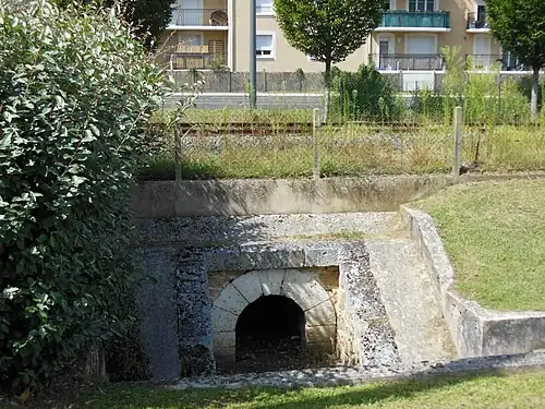 Ligne de Marmande à Mont-de-Marsan marquant la ligne de démarcation de 1940 à 1943. Le tunnel passant en dessous est emprunté clandestinement par ceux cherchant à passer en zone libre. En 1972, il est rebaptisé « chemin de l'évasion ».
