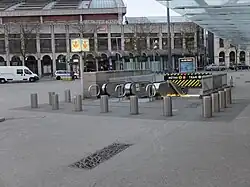 Accès au Métro Gare Lille-Flandres sur la place des Buisses