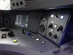 Ordinateur de bord comprenant les informations techniques utiles à la conduite.