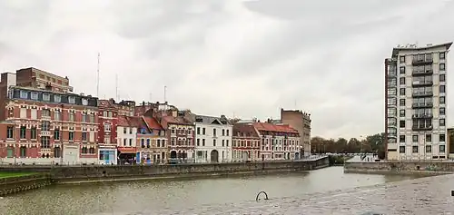 Quai du Wault. Vue vers la Moyenne Deûle