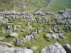 Lapiaz à Malham Cove au Yorkshire Dales dans le Yorkshire du Nord, en Angleterre.