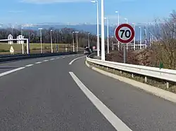 70 km/h dans l'échangeur entre l'A40 et l'A41, Saint-Julien-en-Genevois, Haute-Savoie.