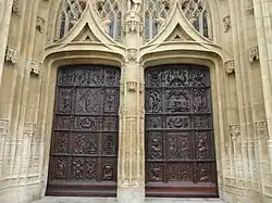 Les deux vantaux du portail nord, XVIe et le trumeau.