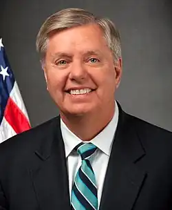 Lindsey Graham, sénateur de la Caroline du Sud depuis 2003, représentant entre 1994 et 2003. Entré en lice le 1er juin 2015, il retire sa candidature le 21 décembre 2015,.