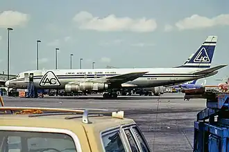 HK-3979, le Douglas DC-8 de :LAC Colombia (en) impliqué dans l'accident, ici à l'aéroport international de Miami en mai 1995.