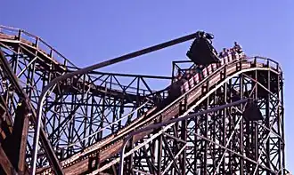 Description de l'image Linnanmäki roller coaster.jpg.