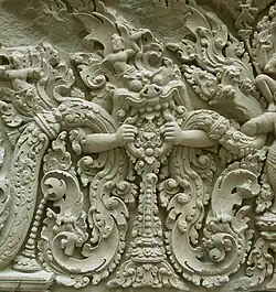 Kâla ou Kirtimukha - Linteau. Cambodge, Prasat Kok Po A (Angkor), province de Siem Reap, style de Preah Ko, fin du IXe siècle, grès, Musée Guimet, Paris