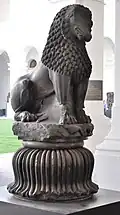 Chapiteau au lion du pilier d'Ashoka de Rampurva, en grès, circa IIIe&nbsp;siècle&nbsp;av. J.-C.Musée indien à Calcutta.