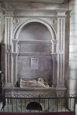 Tombeau de saint Euchaire en l'église Saint-Pierre.