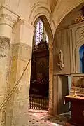Chapelle latérale sud, 2e travée, vue vers le nord-est dans le chœur.